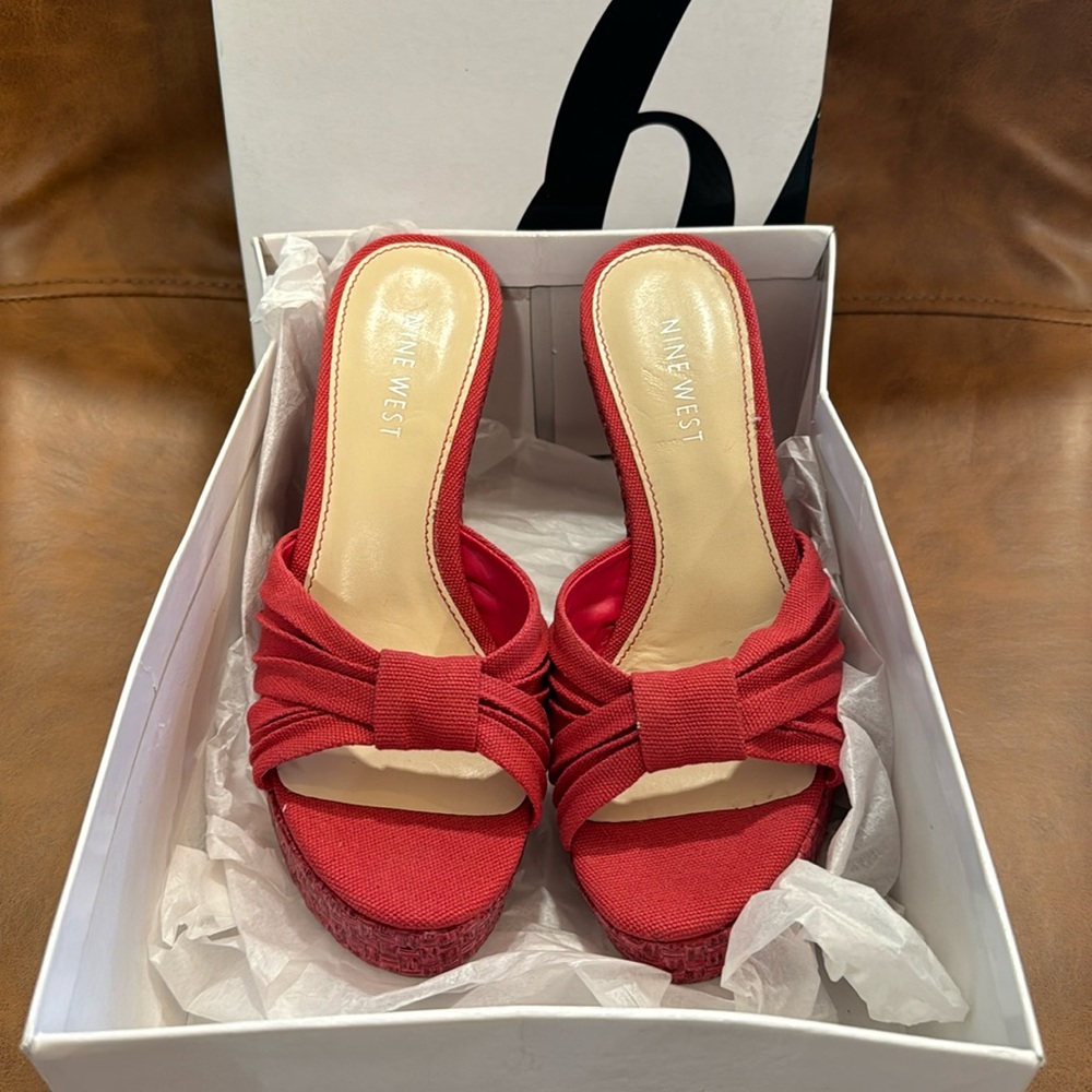 NWT Nine West women’s Rasselas Wedge, Pink Canvas, 5 M